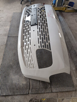 Hyundai Staria  přední nárazník a L zrcátko nové. - 2