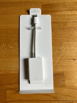 Originální Apple čtečka SD karet (Lightning) - model A1595 - 2