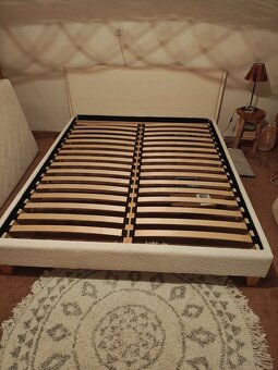 nízká designova postel - 2