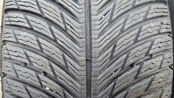Zimní pneu 235/55/17 Michelin - 2