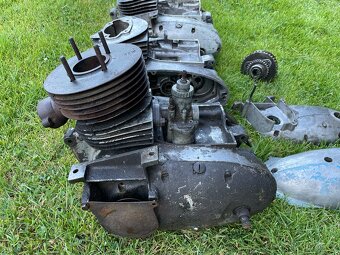 Motory ČZ Prase 175 Cena za vše. - 2