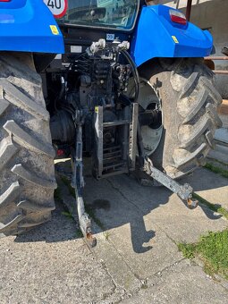 Traktor New Holland T5.95 s nakladačem a kleštěma - 2