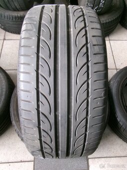 235/40 R17 HANKOOK (5,5-6mm) č.15537 - 2