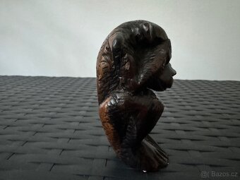 Originální mahagonová soška zrak - 2