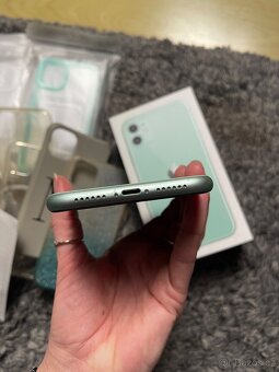 Apple iPhone 11 64GB - 2