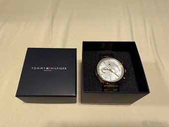 Zlaté hodinky Tommy Hilfiger - 2