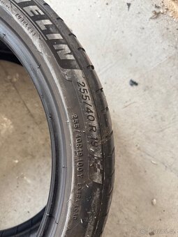 Michelin Pilot Sport 4 – 255/40 R19 - 2