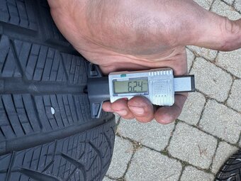 Dvě zimní pneumatiky 245/45/18 - 2