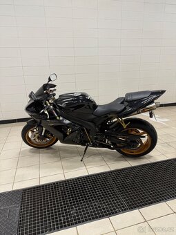 Yamaha r1 - 2