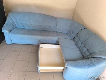 Rohová sedačka rozkládací a s úložným prostorem . - 2