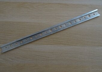 Nábytková lišta na zavěšení skříňky 50 cm - 2