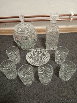 Prodám - Karafa a sklenky + dóza + popelník Top Stav - 2