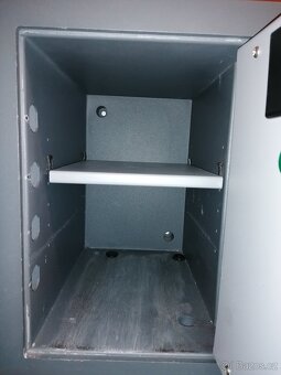 Masivní trezor s klíčovým zámkem - 2