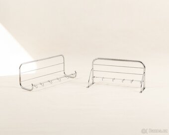 NÁSTĚNÝ VĚŠÁK-FUNKCIONALISMUS - 2