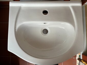 Koupelnová skříňka s umyvadlem - 2