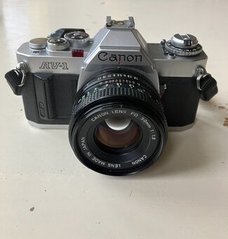 Canon Av-1 - (50mm f1:1,8) - 2