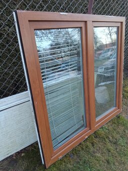 Plastové dvoukřídlé okno 160x155cm - 2