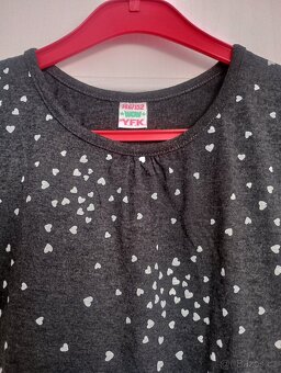 Dívčí šaty se srdíčky YFK, vel. 146/152 - 2