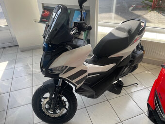 Aprilia SR GT125 - 2