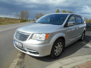 Chrysler Town Country 3,6 Limited 2xDVD, úhly 2011 - 2