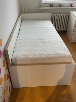 Prodám jednolůžkovou postel s roštem i matrací 90 x 200cm - 2