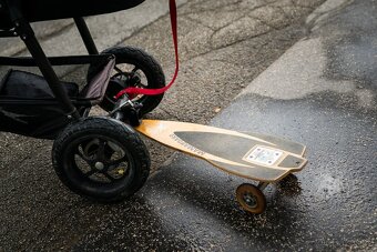 Kočárek TFK + Mamaborad skate - 2