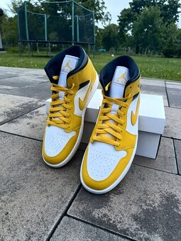 Air Jordan 1 Mid "Vivid Sulfur" Wmns - 2