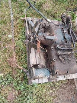 Hydraulika Zetor , hydraulické víko - 2