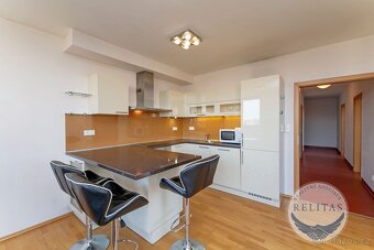 Pronájem bytu 3+kk 93 m² + balkon, parkovací stání - 2