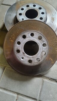 Kotouče a brzdové destičky VW Touran - 2