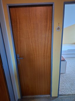 Vnitřní dýhované dveře s kováním - 2