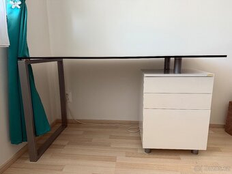 Pracovní stůl s deskou z tvrzeného skla - 2
