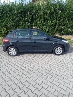 Peugeot 206+  1.1i, najeto 140000 km - 2