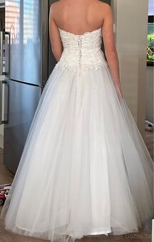 Šaty na bílou prodlouženou nebo svatební - 2