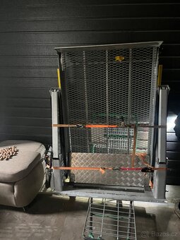 Hydraulická nájezdová rampa pro vozíčkáře amf-bruns 400kg - 2