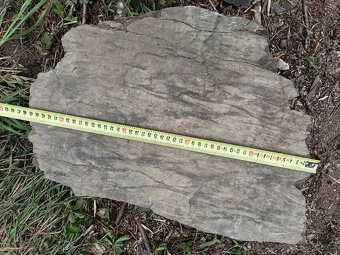 Solitérní přírodní veliký kámen monolit dekorace do zahrady - 2