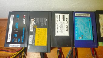 7x PC zdroj 1x600W, 1x520W, 1x500W, 3x450, 1x350W - 2