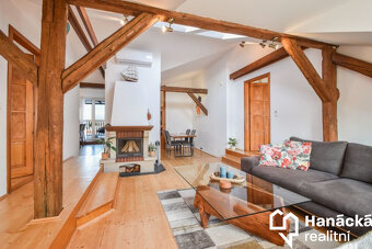 Pronájem podkrovního bytu 3+kk, 114 m²  - ul.... - 2