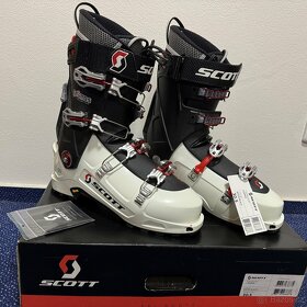 Scott Cosmos (white/black) MONDO 305 - 2