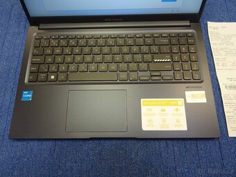 Zánovní notebook Asus Vivobook 15 ZÁRUKA 9/2027 - 2