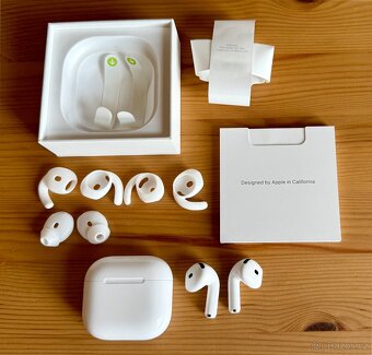 Prodám sluchátka Apple AirPods 4 ANC - 2