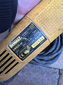 Úhlová bruska Dewalt - 2