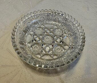 Broušené sklo, talířky, skleničky - 2