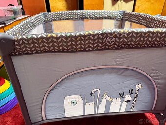 Cestovní postýlka / ohrádka pro dítě - 2