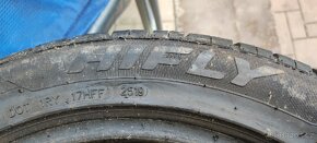 Letní pneu 215/50 R17 - 2