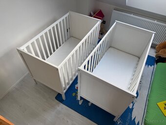 Prodám dvě dětské postýlky SUNDVIK IKEA vč. příslušenství - 2
