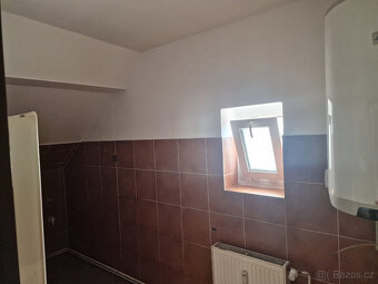 Podkrovní byt 2+1 k pronájmu - 2