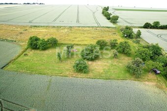 Týnec - část obce Dobrovice, prodej pozemku 2 760 m2, okr. M - 2