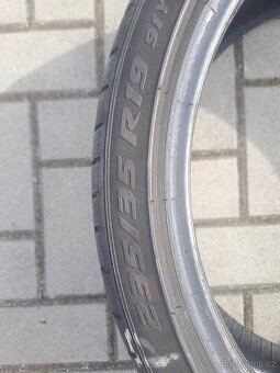 Pirelli P Zero 235/35 R19 UHP - 2