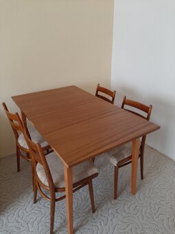 Stůl a 4 čalouněné židle - 2